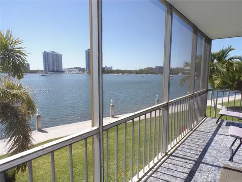 3000 Marcos Drive Aventura FL 33160