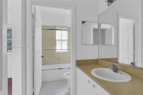 804 N Santa Catalina Circle North Lauderdale FL 33068