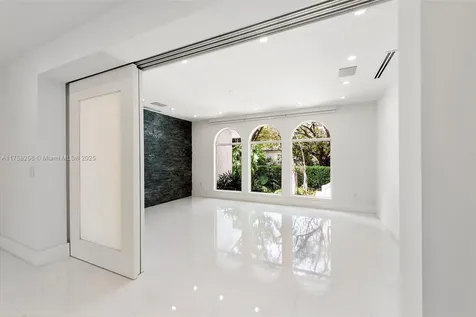 7233 Los Pinos Boulevard Coral Gables FL 33143