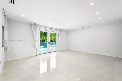 7233 Los Pinos Boulevard Coral Gables FL 33143