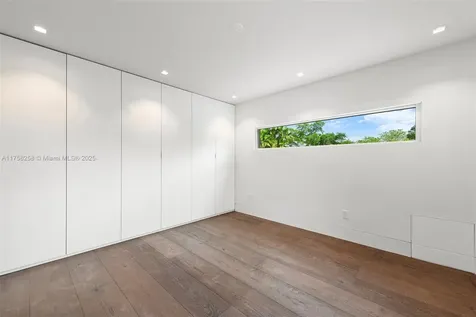 7233 Los Pinos Boulevard Coral Gables FL 33143