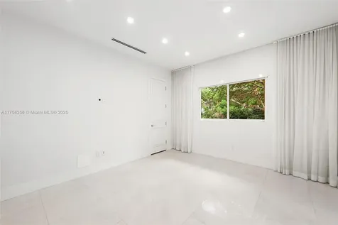 7233 Los Pinos Boulevard Coral Gables FL 33143