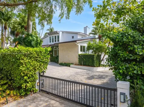 7233 Los Pinos Boulevard Coral Gables FL 33143