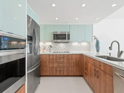 400 S Pointe Drive Miami Beach FL 33139