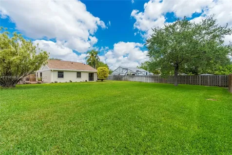 790 S Wind Circle Sunrise FL 33326