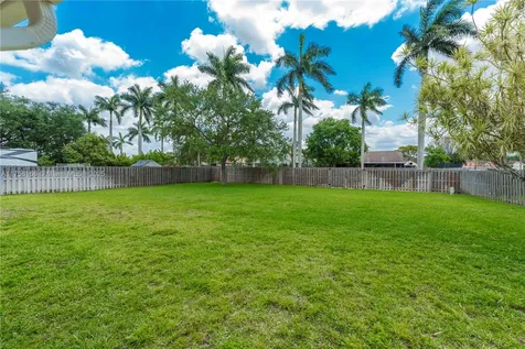 790 S Wind Circle Sunrise FL 33326