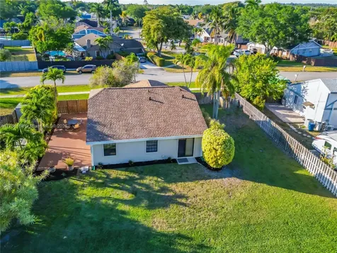 790 S Wind Circle Sunrise FL 33326