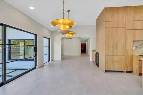 1323 Cleveland Road Miami Beach FL 33141