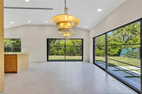 1323 Cleveland Road Miami Beach FL 33141
