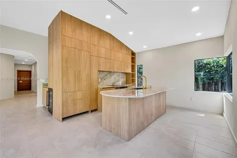 1323 Cleveland Road Miami Beach FL 33141