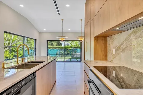 1323 Cleveland Road Miami Beach FL 33141