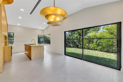 1323 Cleveland Road Miami Beach FL 33141