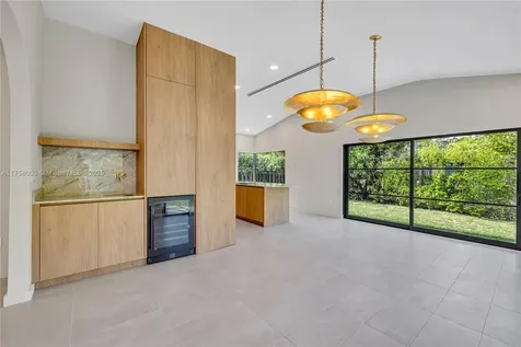 1323 Cleveland Road Miami Beach FL 33141