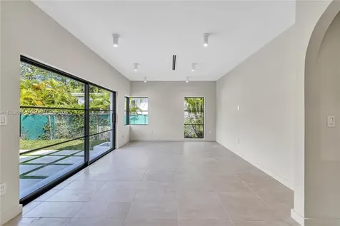 1323 Cleveland Road Miami Beach FL 33141