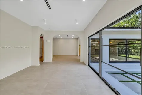 1323 Cleveland Road Miami Beach FL 33141