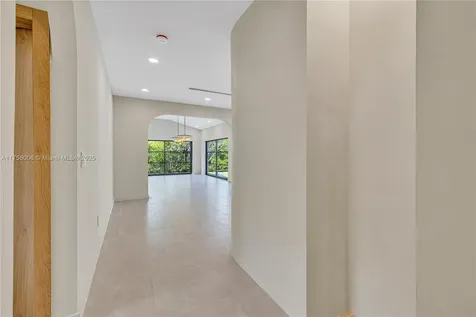 1323 Cleveland Road Miami Beach FL 33141
