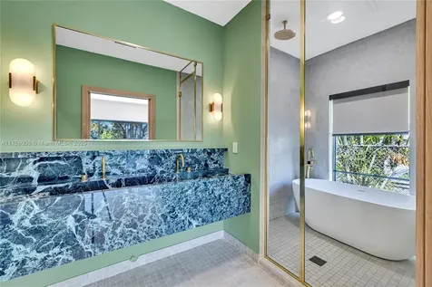1323 Cleveland Road Miami Beach FL 33141