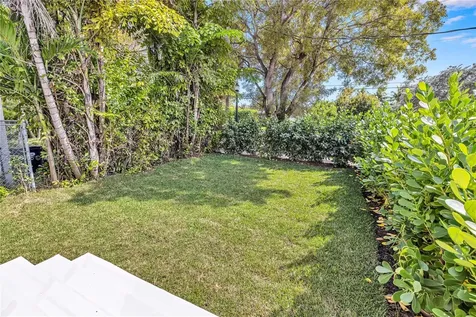 1323 Cleveland Road Miami Beach FL 33141