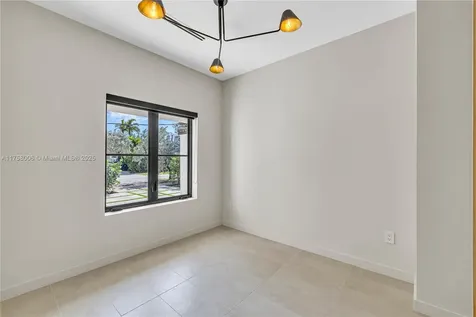 1323 Cleveland Road Miami Beach FL 33141