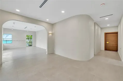1323 Cleveland Road Miami Beach FL 33141