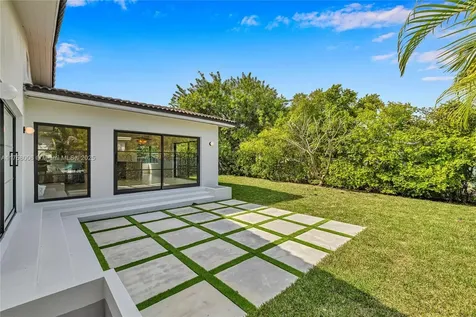1323 Cleveland Road Miami Beach FL 33141