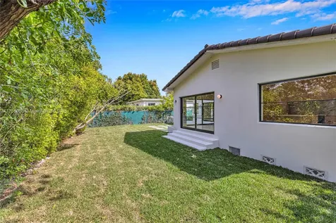 1323 Cleveland Road Miami Beach FL 33141