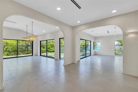 1323 Cleveland Road Miami Beach FL 33141