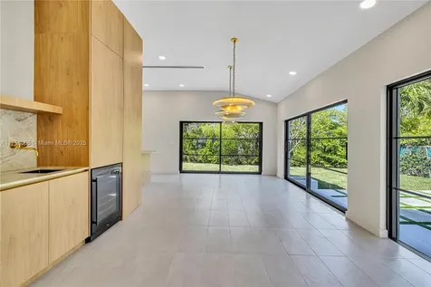 1323 Cleveland Road Miami Beach FL 33141