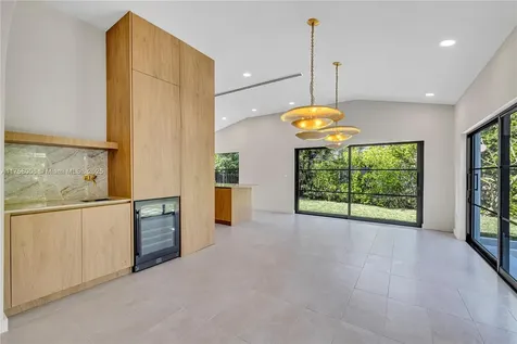 1323 Cleveland Road Miami Beach FL 33141