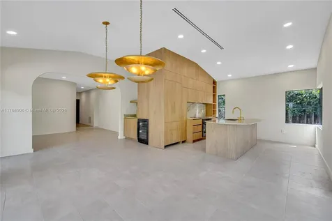 1323 Cleveland Road Miami Beach FL 33141