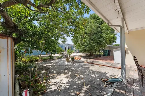 5230 SW 95th Court Miami FL 33165