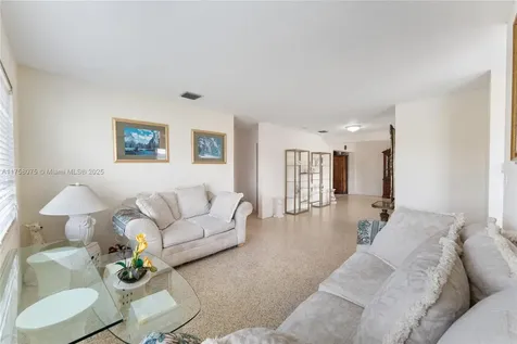 5230 SW 95th Court Miami FL 33165