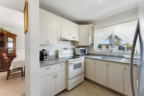5230 SW 95th Court Miami FL 33165