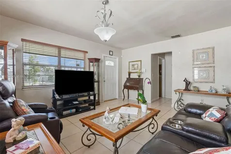 340 NW 59th Avenue Miami FL 33126