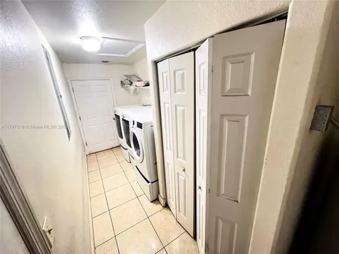 5624 SW 19th Street West Park FL 33023