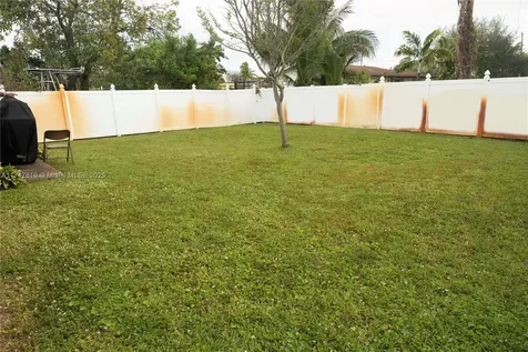 5624 SW 19th Street West Park FL 33023