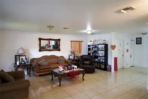 5624 SW 19th Street West Park FL 33023