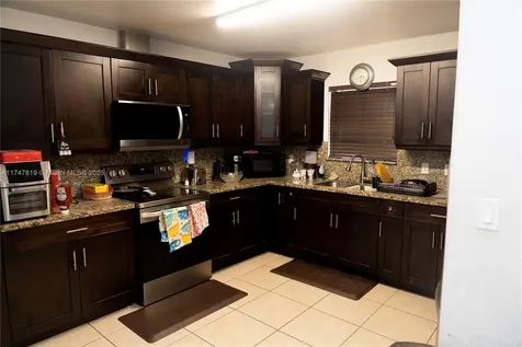 5624 SW 19th Street West Park FL 33023