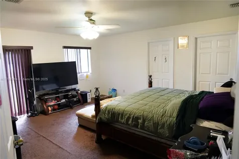 5624 SW 19th Street West Park FL 33023