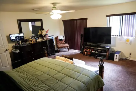 5624 SW 19th Street West Park FL 33023