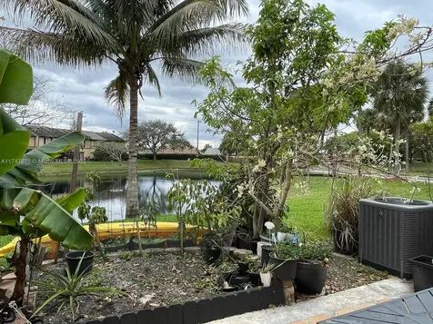 9272 NW 49th Place Sunrise FL 33351