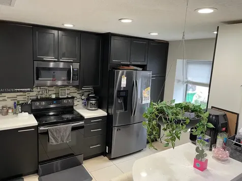 9272 NW 49th Place Sunrise FL 33351