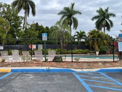 9272 NW 49th Place Sunrise FL 33351