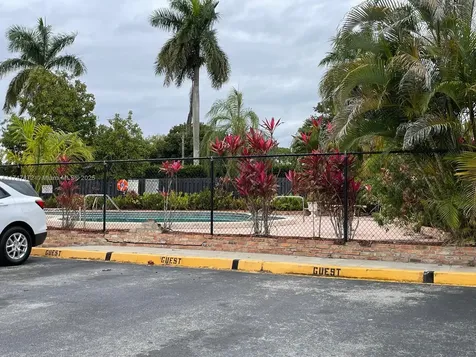 9272 NW 49th Place Sunrise FL 33351
