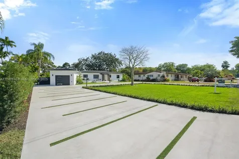 14745 N Spur Drive Miami FL 33161
