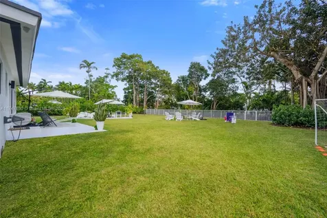14745 N Spur Drive Miami FL 33161
