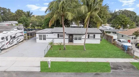4633 SW 32nd Drive West Park FL 33023