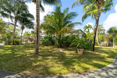 8900 NE 4th Avenue El Portal FL 33138