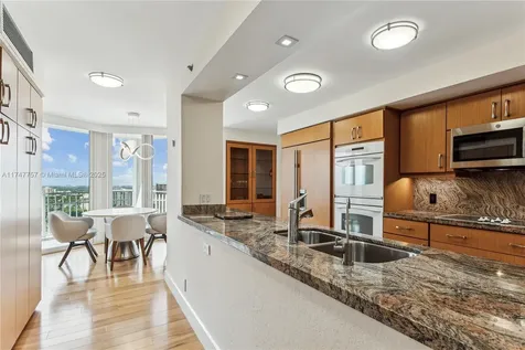 4000 Towerside Terrace Miami FL 33138