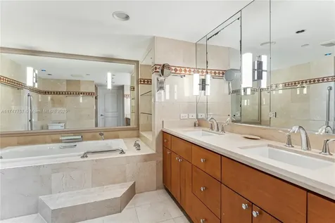 4000 Towerside Terrace Miami FL 33138
